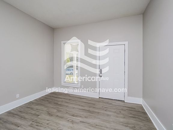 1375674_004_wm_-_living_room_13186754.jpg