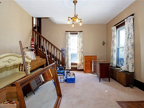 4th image of 303 S Market St