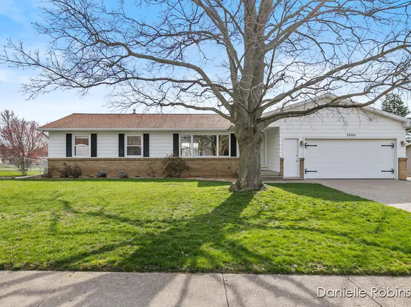 2660 Lincoln Ave NW, Grand Rapids, MI 49544