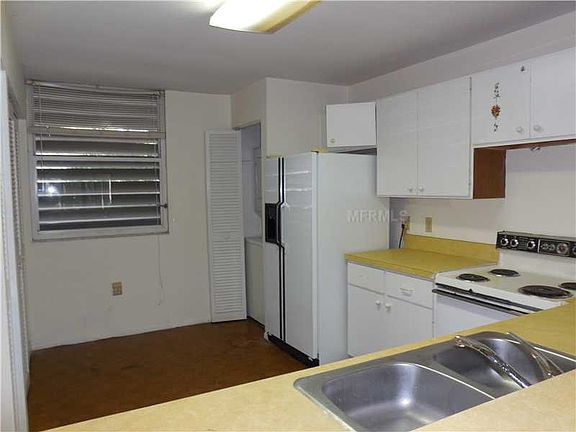 2nd image of 264 Sherwood Dr #264