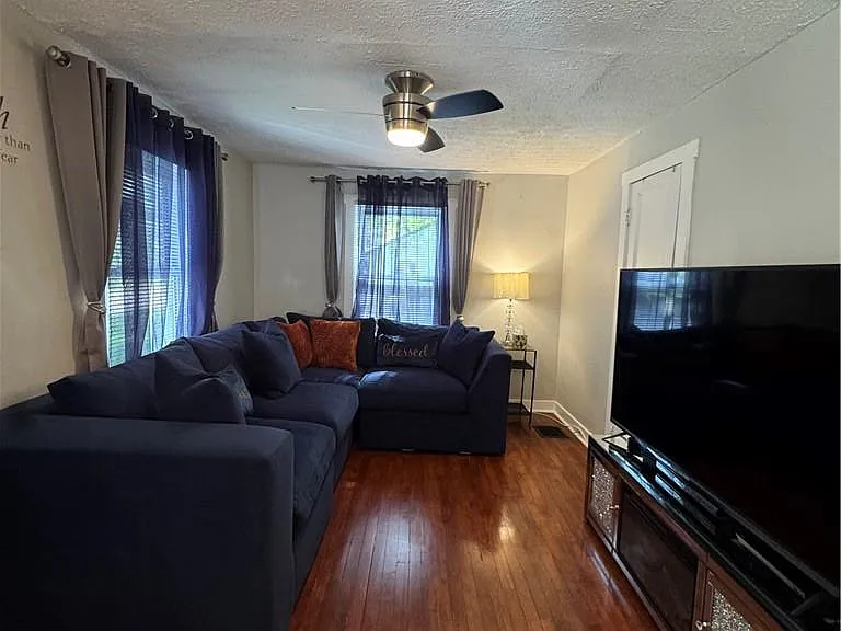 206 E Worley Ave — Photo 9