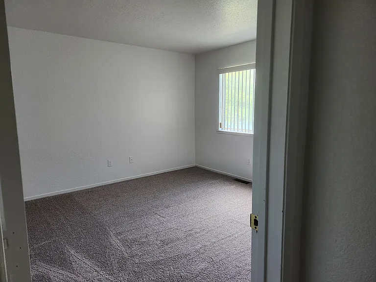River Knolls Apartment — Photo 56