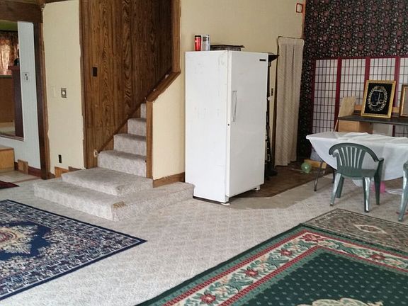 3rd image of 4696 Gertrude St