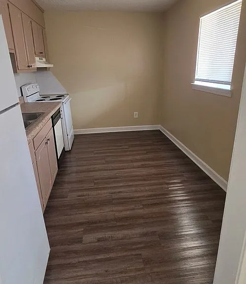 215-217 Ingram Rd — Photo 10