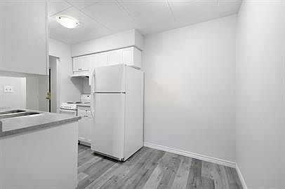 4th image of 591 Wellington Ave #201