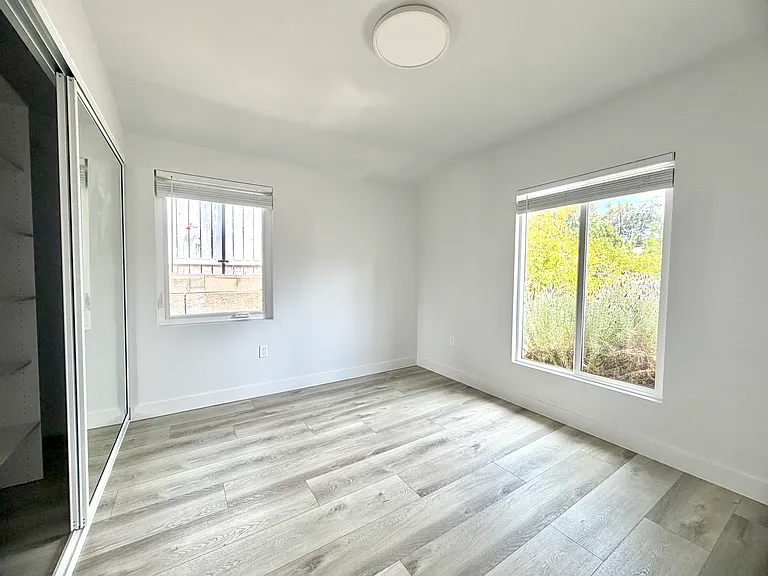 985 Medford Rd — Photo 18