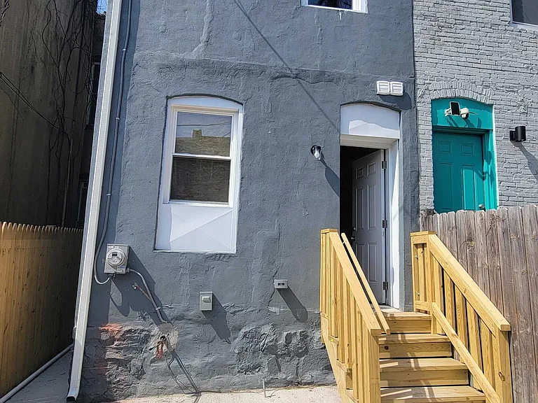 545 N Pulaski St — Photo 16