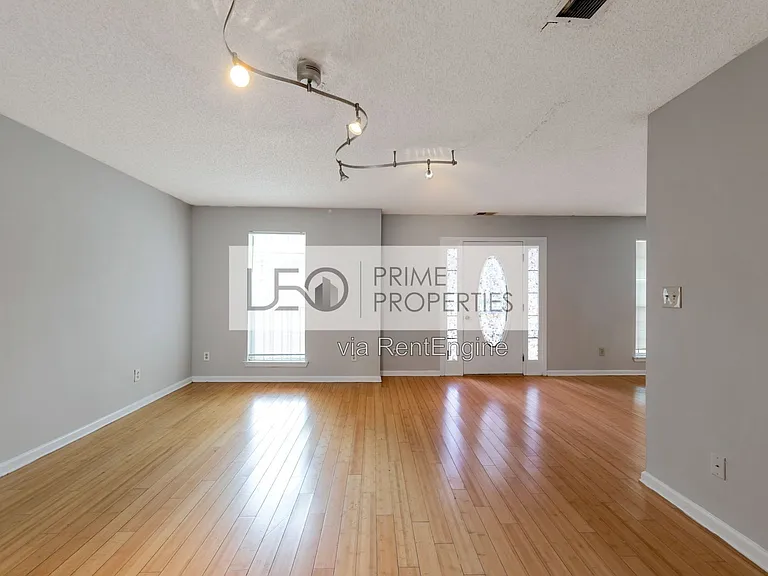 1072 Victory Dr SW — Photo 4