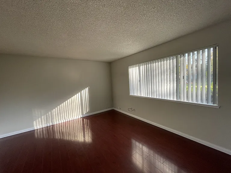 1575 Drake Dr — Photo 6
