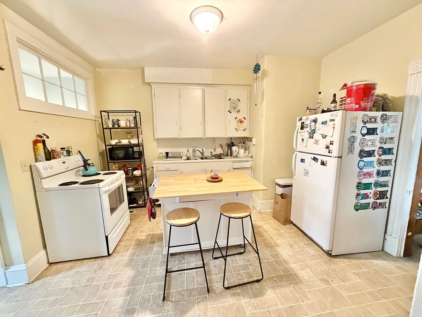 3 Bedroom Apartment in Burlington VT Available 10/1! — Photo 4