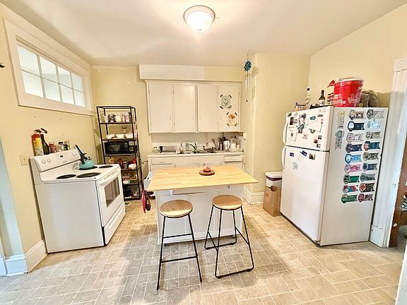 4th image of 222 S Union St #3