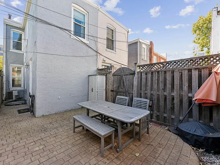 306 L St SE — Photo 38