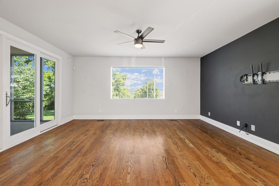 next background image