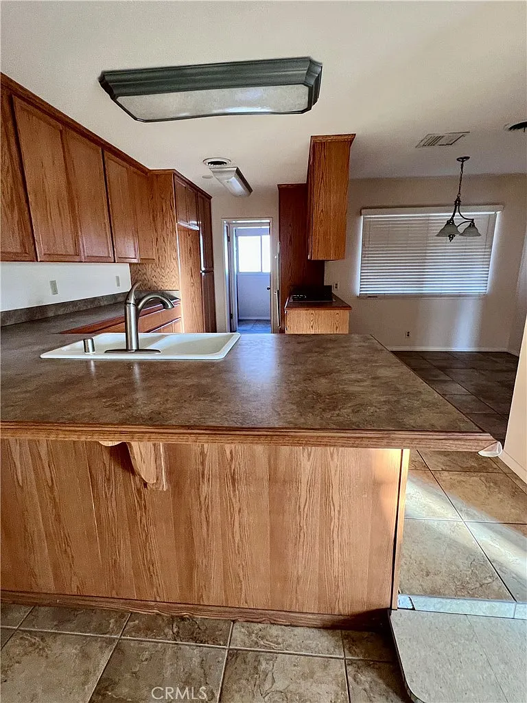 5 bed, 3010 sqft, $3,500 — Photo 4