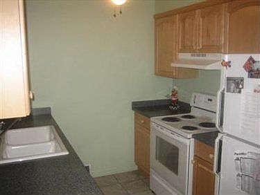 3rd image of 141 Drummond St