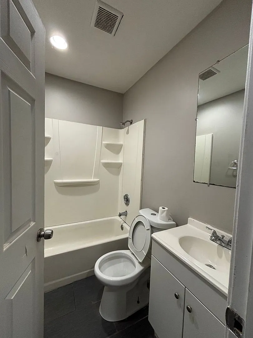 24 E Silver Street — Photo 3