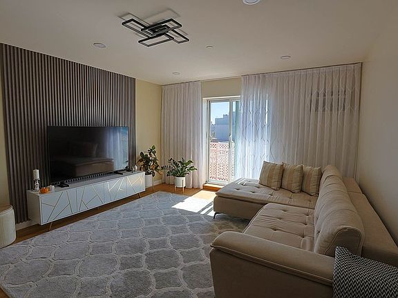 2nd image of 1811 Avenue S #A