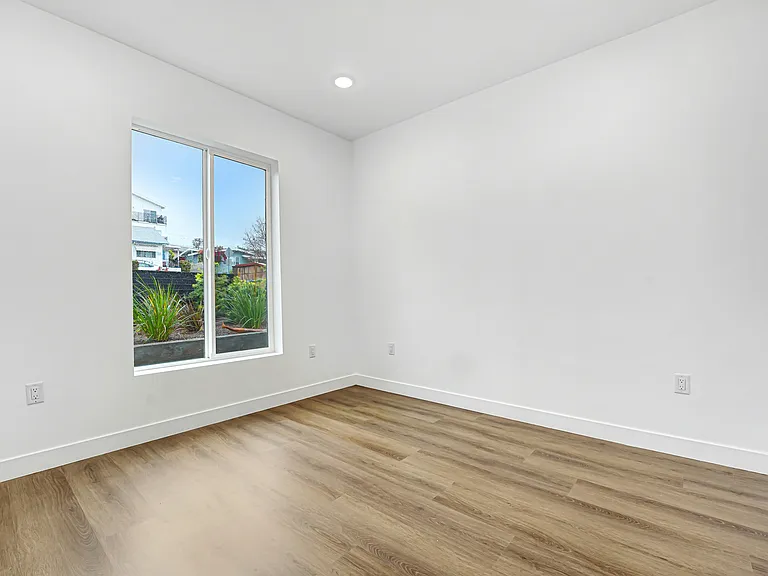 5346-5350 Oakland St — Photo 46