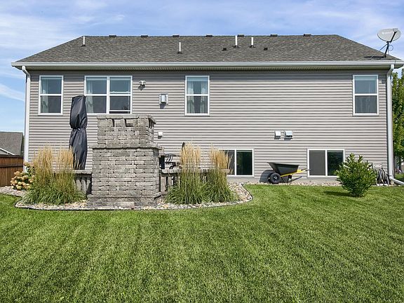 4th image of 11960 Blue Spruce Ct N