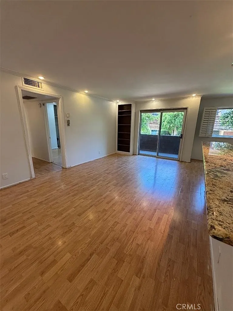 2 bed, 970 sqft, $2,550 — Photo 4