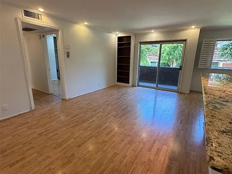 5403 Newcastle Ave #8 — Photo 4