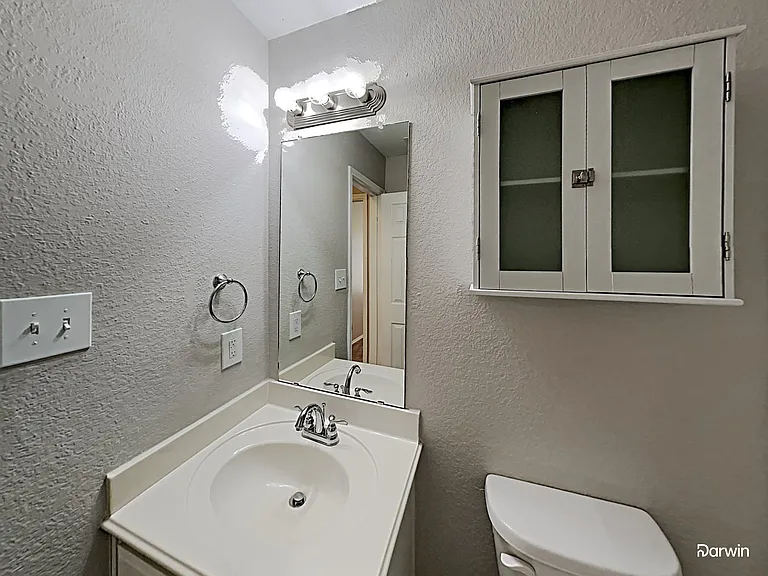 632 Hutchins Dr — Photo 12