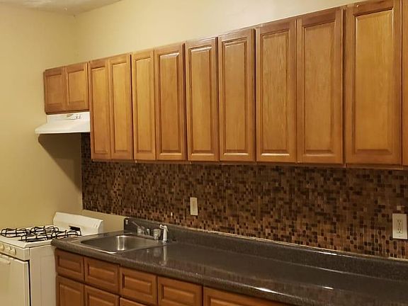 4th image of 649 S 18th St Floor 3