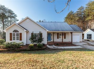 8401 Winding Hill Dr, Stokesdale, NC 27357
