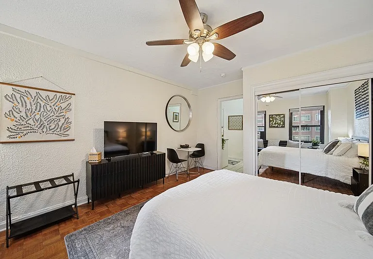 The Deco North Lake Shore — Photo 90