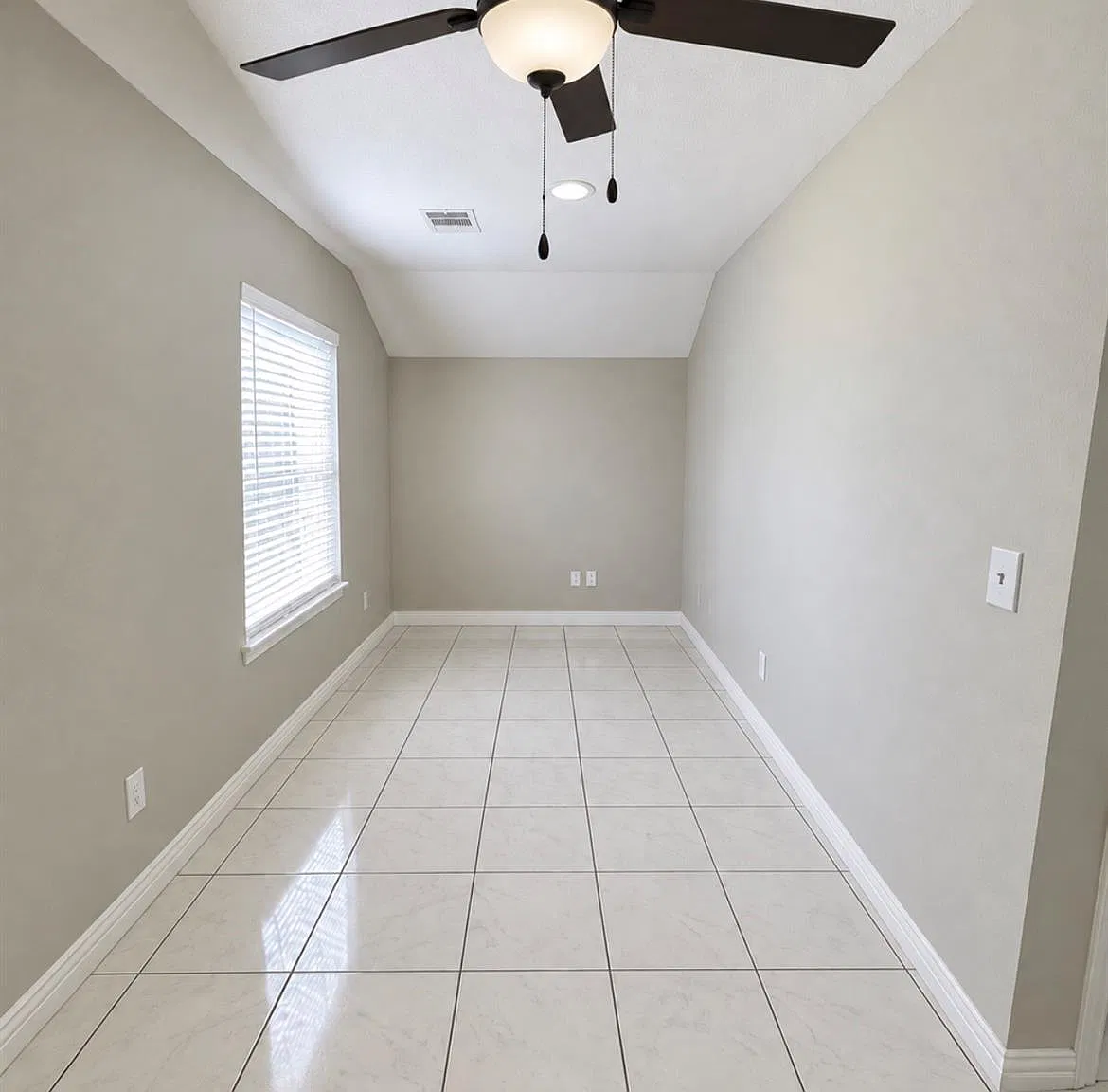 2 bed, 1.0 bath, 560 sqft, $1,400 — Photo 3
