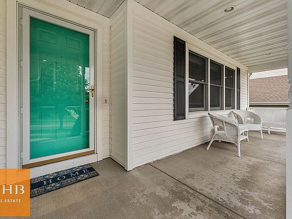 2nd image of 5527 Sparkle Stone Cres