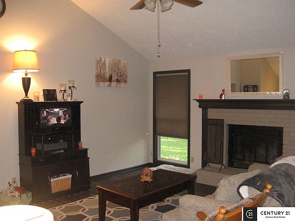 4th image of 15609 N Cir