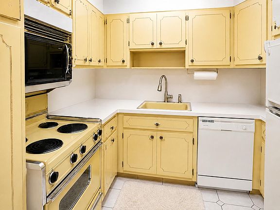3rd image of 4330 HILLCREST Drive #602