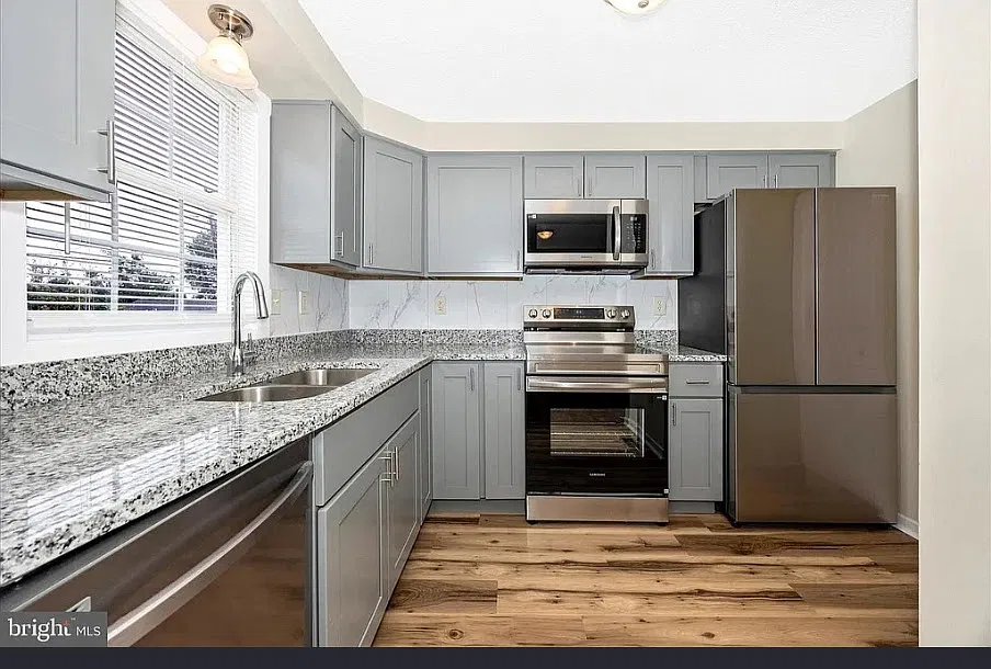 1531 Violet Dr — Photo 2