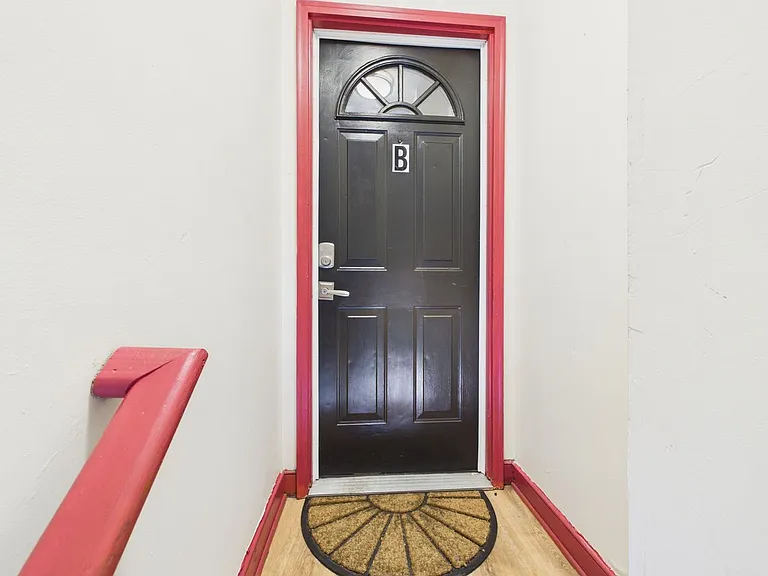 411 Gilmer St #B — Photo 6