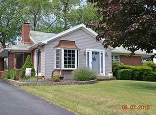 211 Springer Dr, Coraopolis, PA 15108