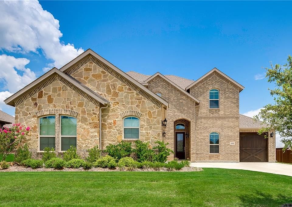 1st image of 2214 Fallbrooke Dr