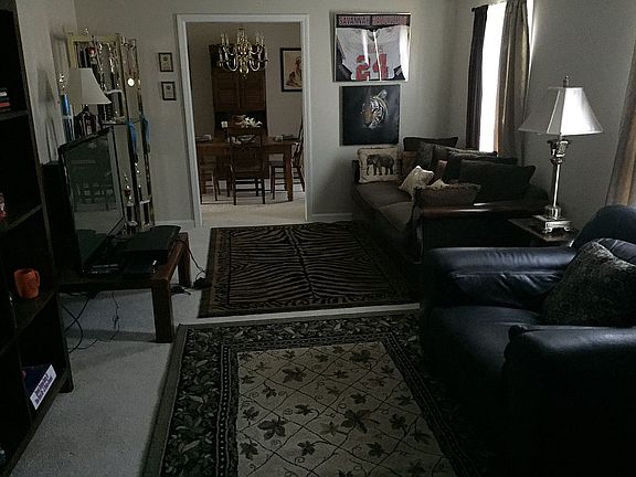 3rd image of 2072 Rainbow Dr