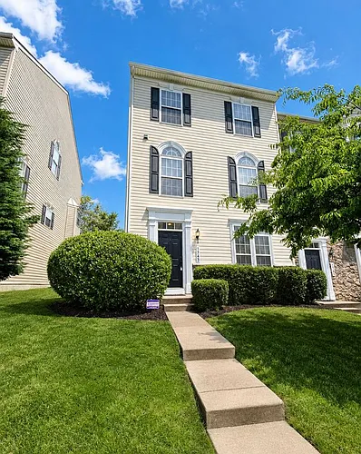 1743 Theale Way Photo 1