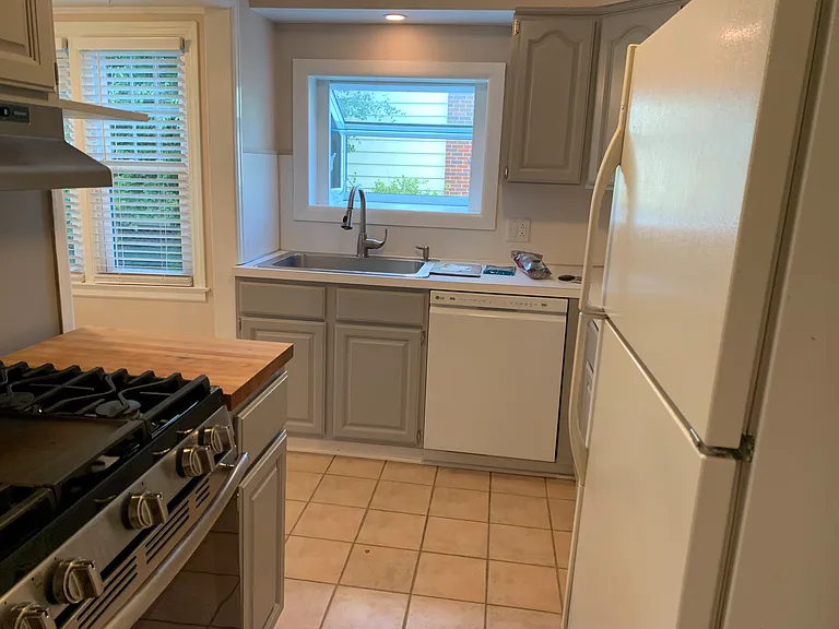 Ample counter and storage space in kitchen