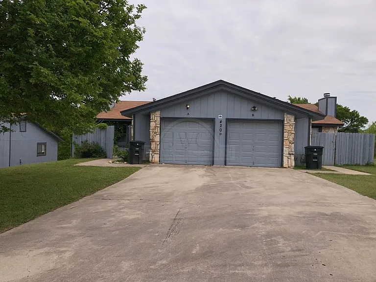 4209 Water St — Photo 2