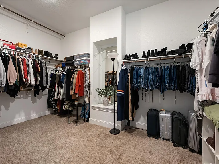 725 Millcreek Ln — Photo 24