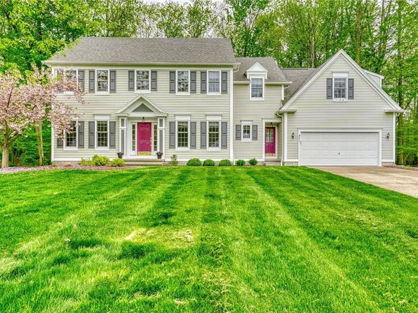 471 Sandystone Cir, Webster, NY 14580