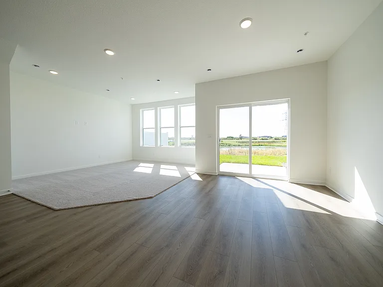 10429 Ithaca Ln N — Photo 3