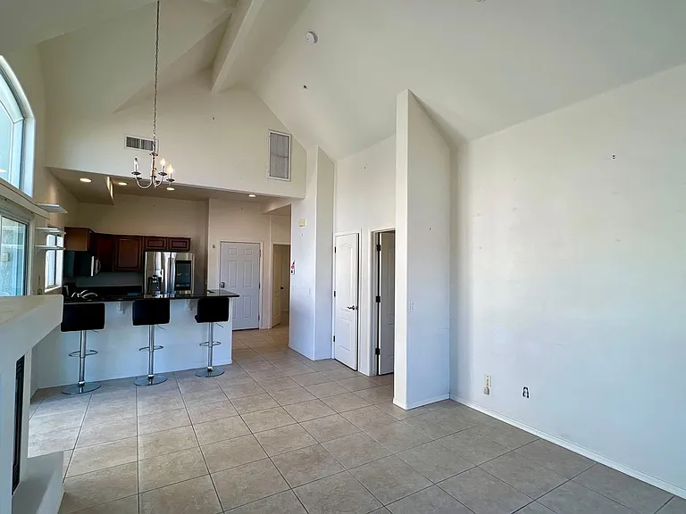 420 Acoma Blvd S #12 — Photo 12