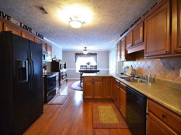 4th image of 5845 Lillytrotter Dr