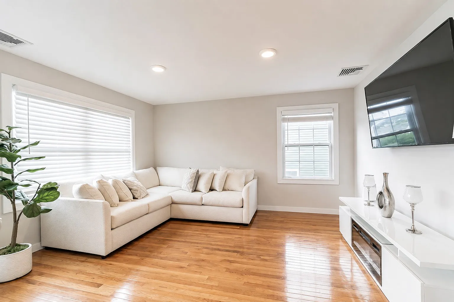 3 bed, $3,600 — Photo 4