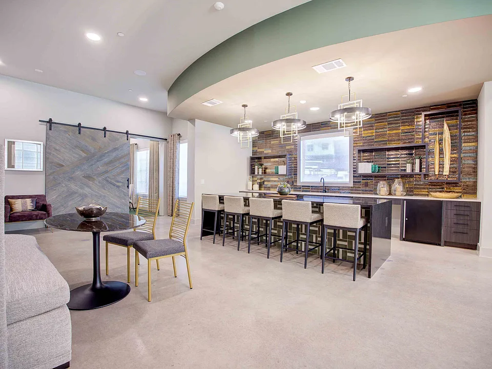 Sendero Trace apartments community photo