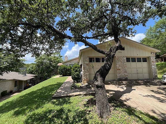 3rd image of 9904 Hundred Oaks Cir #A