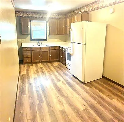 3 bed, $1,350 — Photo 2